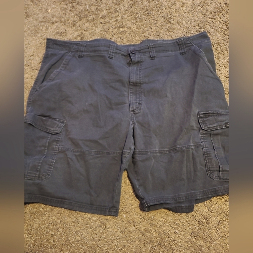 Black wrangler cargo shorts 44